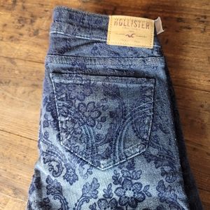 NWT Hollister Paisley Stretchy Skinny Blue Jeans